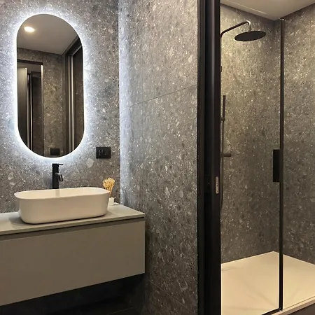 Dimora Del Conte - Modern & Spacious - Historic Center Apartman