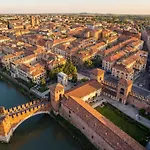 아파트 Dimora Del Conte - Modern & Spacious - Historic Center *